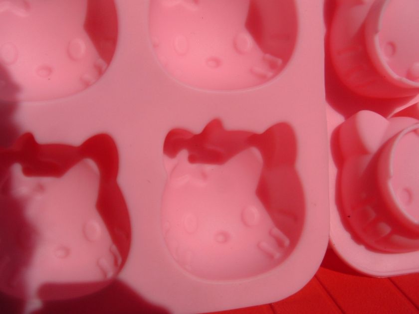 STAMPI TEGLIA X 4 MUFFIN IN SILICONE PLATINICO HELLO KITTY  