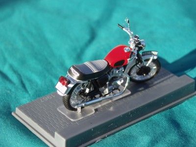 TRIUMPH T120 BONNEVILLE 1967 MOTORCYCLE DIECAST MODEL  