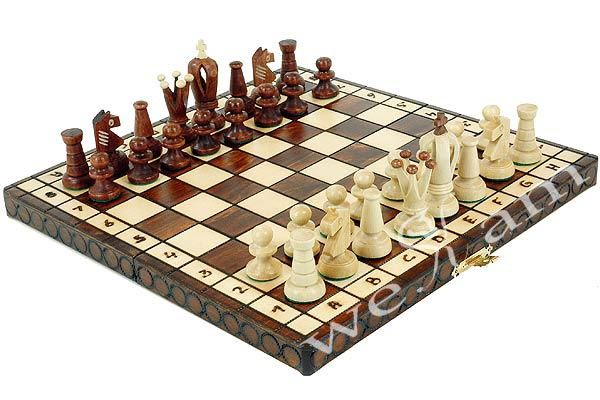 WOODEN MEDIUM HAND CRAFTED CHESS  WOOD  SET   BROWN  