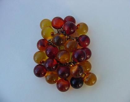   ERA MIRIAM HASKELL FUR CLIP~AMBER & APPLE JUICE BAKELITE BEADS CLUSTER