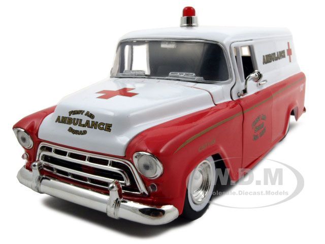 1957 CHEVROLET SUBURBAN AMBULANCE 124 DIECAST  