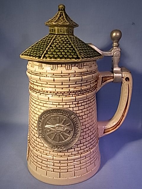 NBK2 * BEAUTIFUL NUREMBERG CITY TOWER LIDDED BEER STEIN STONEWARE 