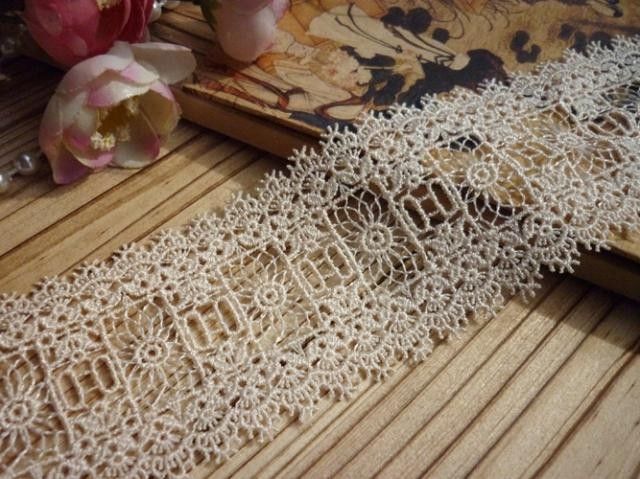 tan Victorian venise lace trim  per yard  