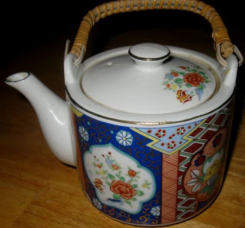 HAND CRAFTED MIYAKO IMARIWARE JAPANESE PORCELAIN TEAPOT  