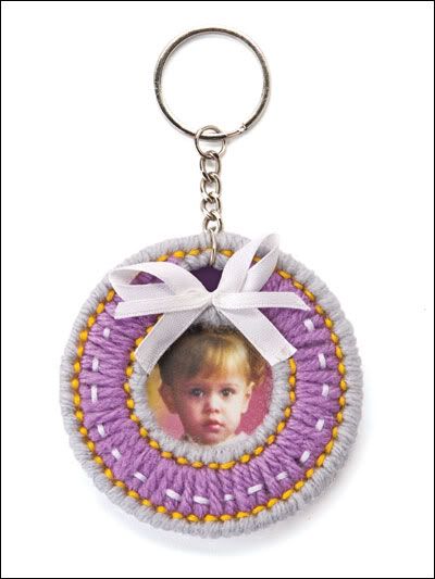 KEY CHAIN FRAMES, Plastic Canvas Pattern Leaflet, 5 Photo Key Chain 