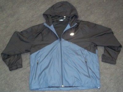 NEW BALANCE BLACK AND BLUE RUNNING JACKET SIZE XXL  