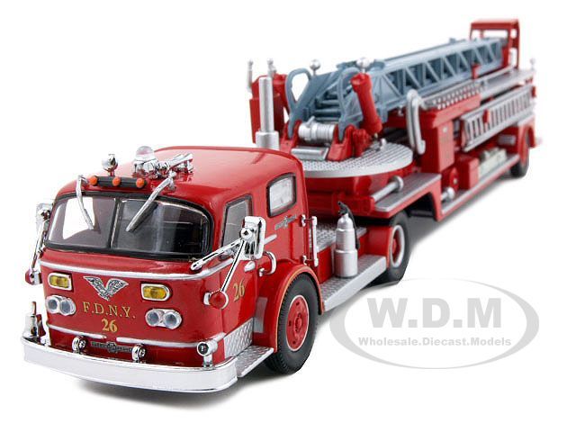 FDNY LADDER 26 AMERICAN LAFRANCE TDA ALF 900 1/64  