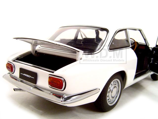 Brand new 118 scale diecast Alfa Romeo 1750 GTV by Auto Art.