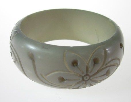 You are bidding on a DESIGNER Taupe Resin Carved Floral Bangle 