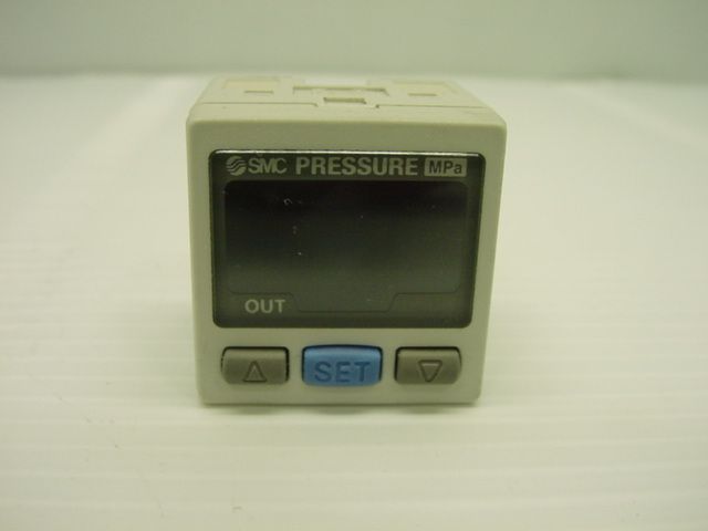 SMC ISE30 T1 25 Pneumatic Pressure Vacuum Switch  