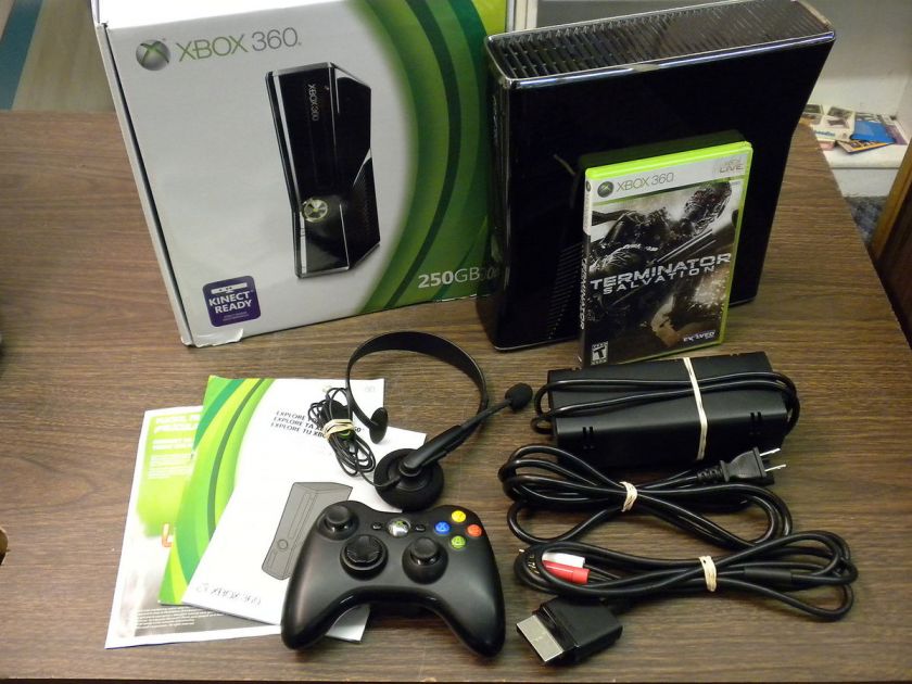 XBOX 360 Slim 250GB Bundle in original box 885370127119  