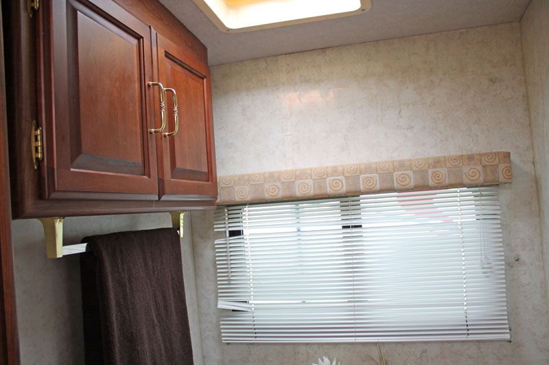 01 Winnebago Journey 330 Cat Diesel 2 Slides 36 Wood Floors 