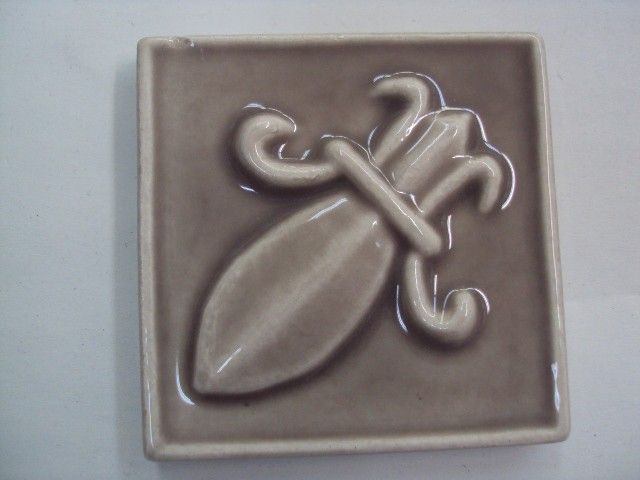 10 JEFFREY CT. 2 x 2 FLEUR DE LIS ACCENT DECO TILE  