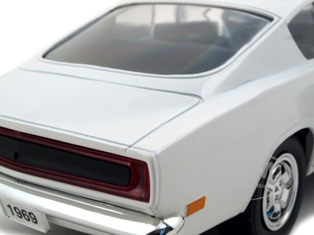 1969 PLYMOUTH BARRACUDA 383 WHITE 118 DIECAST MODEL  