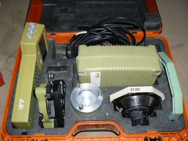 LEICA GPS SYSTEM 300 SR9500 CR344 et AT302  