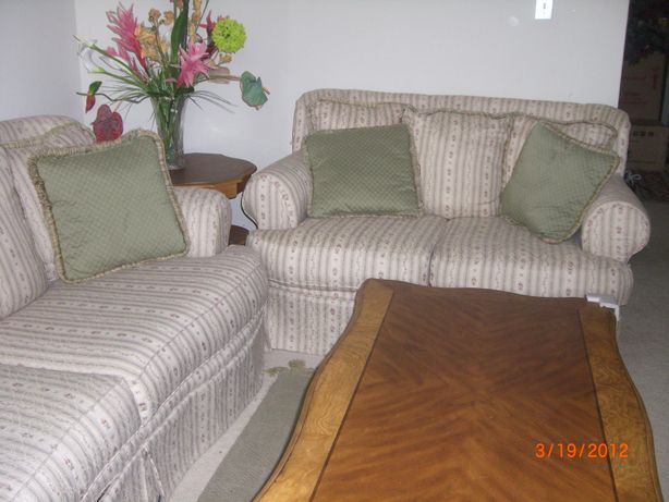 Ashley LIVING ROOM SET SOFA LOVESEAT CHAIR COFFE & END TABLES  