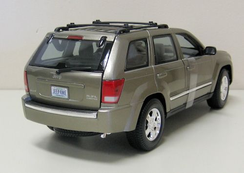   Grand Cherokee Diecast Model Car SUV Truck   118 Scale   Gold  