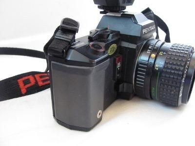 Pentax 35mm SLR Film Camera A3000 35 70mm Lens AF200S Flash 7613 