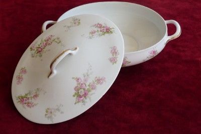 COVERED CASSEROLE SERVING DISH